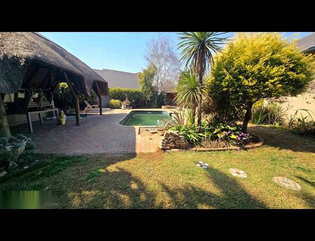 5 BEDROOM HOUSE FOR SALE IN CINDERELLA